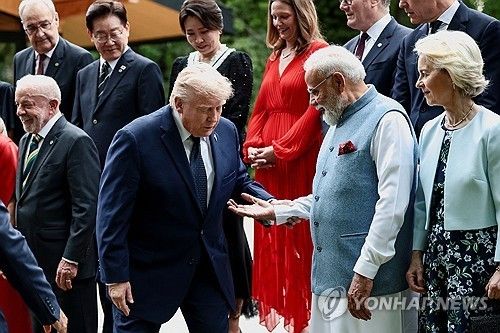 G7 정상회의서 만난 트럼프 미국 대통령(왼쪽)과 모디 인도 총리