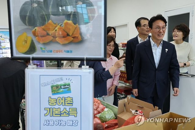 김민석 총리, 농어촌 기본소득 사업 현장 점검