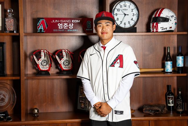 MLB 애리조나와 계약금 150만달러에 계약한 엄준상