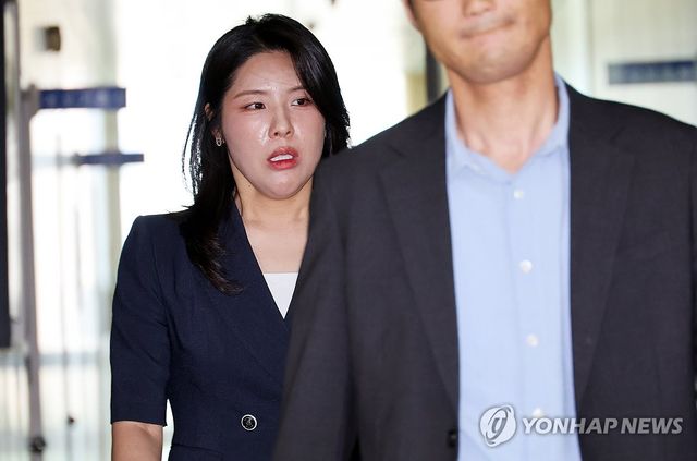 '이원택 식사비 대납 의혹' 김슬지 도의원, 경찰 추가 소환