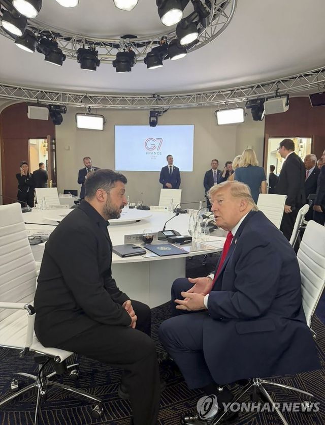 G7 회의서 만난 트럼프와 젤렌스키 대통령