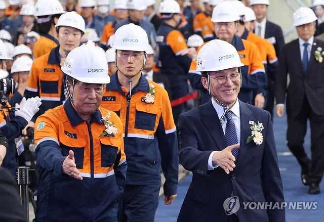 포스코 광양제철소 전기로 준공식 입장하는 김민석 국무총리