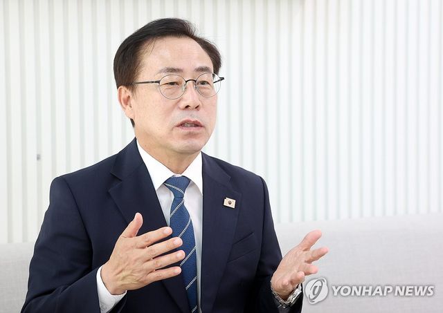 연합뉴스와 인터뷰하는 강삼영 강원교육감 당선인