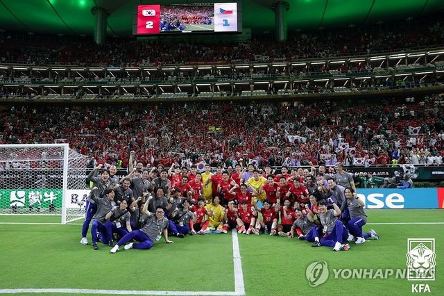 북중미월드컵 체코전, 승리의 그라운드에서