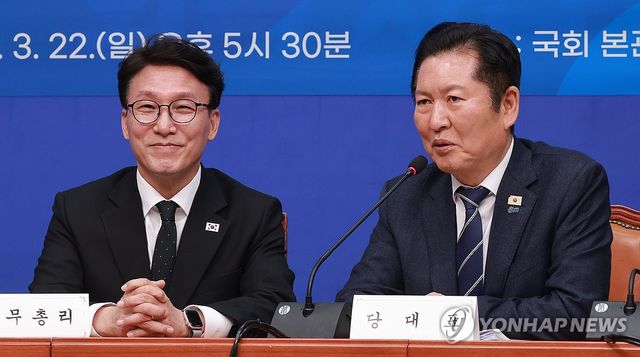 김민석 국무총리(왼쪽)와 더불어민주당 정청래 대표
