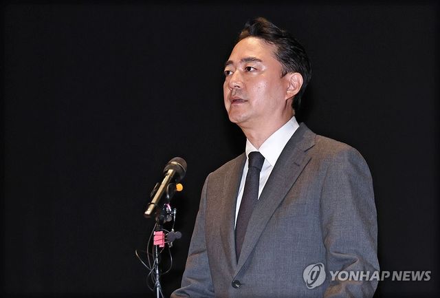 JTBC 등 회생 신청 관련 기자회견 하는 홍정도 부회장
