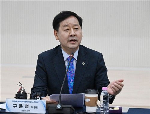 구윤철 부총리 겸 재정경제부 장관이 17일 광주 AI 산업융합 집적단지에서 간담회를 열고 발언하고 있다. [재정경제부 제공]