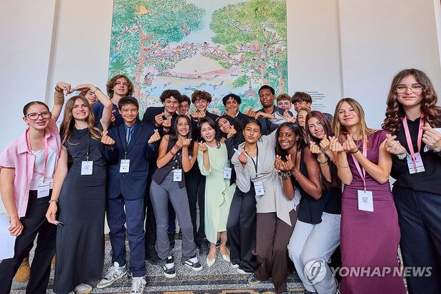 김혜경 여사, G7 배우자 행사 참석