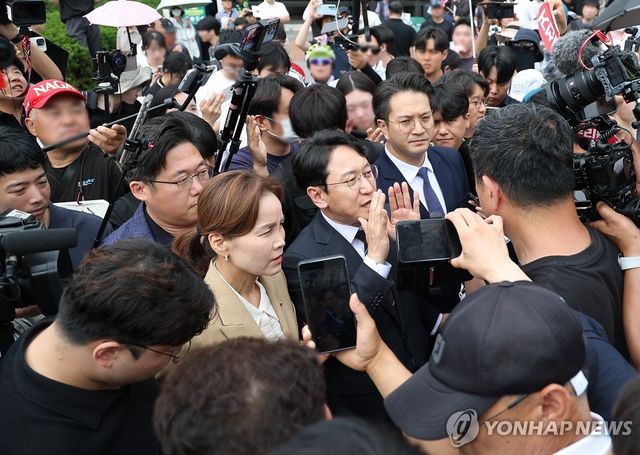 송파개표소 봉쇄 시위로 되돌아가는 민주당 의원들