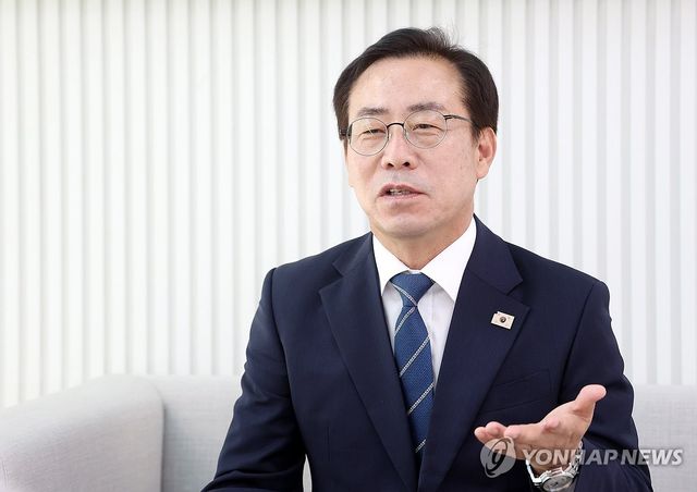연합뉴스와 인터뷰하는 강삼영 강원교육감 당선인