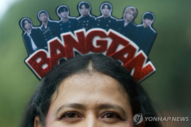 BTS 머리띠를 한 멕시코 팬