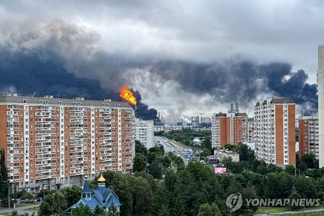 우크라이나 공격받은 모스크바 정유공장
