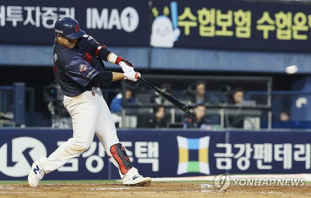2루타 친 한동희