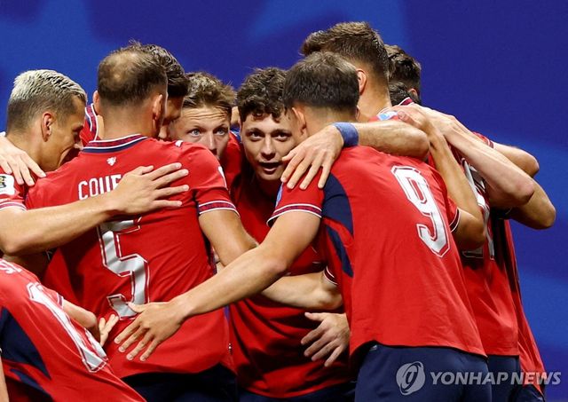 사딜레크의 선제골에 기뻐하는 체코 선수들