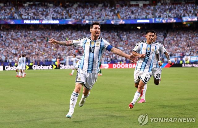 17일 알제리전에서 해트트릭을 달성한 아르헨티나 리오넬 메시