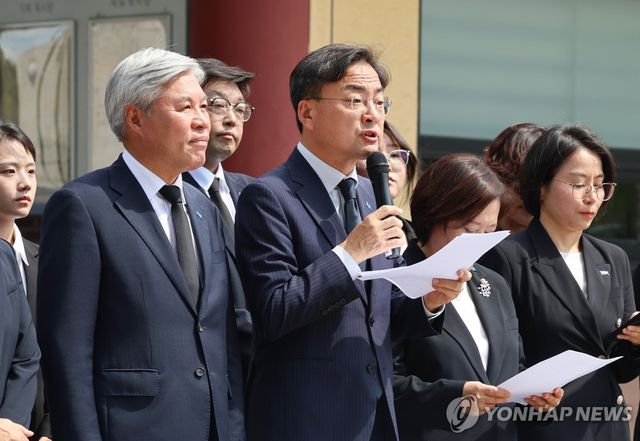 5·18민주묘지서 열린 조국혁신당 현장 최고위
