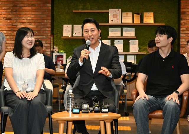 '서울영커리언스' 인턴십 간담회 참석한 오세훈 시장