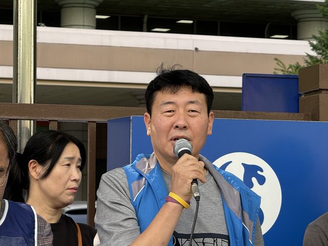 첫 공판 전 입장을 밝히는 고진수 민주노통 서비스연맹 세종호텔지부장