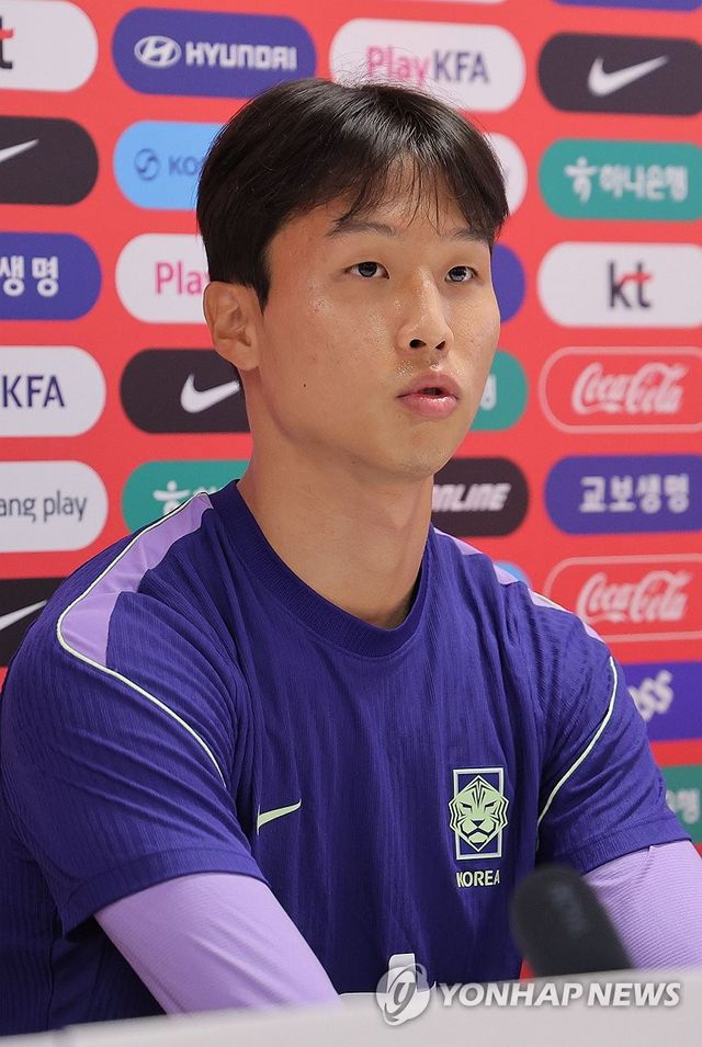 멕시코전 다음날 기자회견하는 엄지성