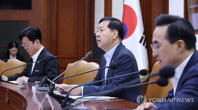 비상경제본부회의 주재하는 구윤철 부총리