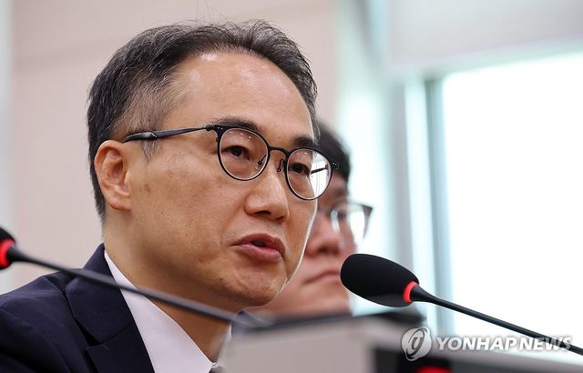 답변하는 이원석 전 검찰총장
