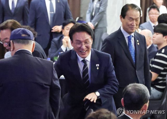 정부포상식 입장하는 김민석 국무총리