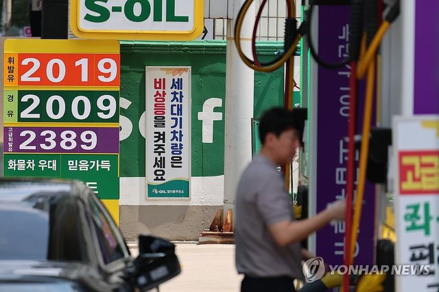 유가 내려도 물가 압력…소비 개선·임금 상승 영향