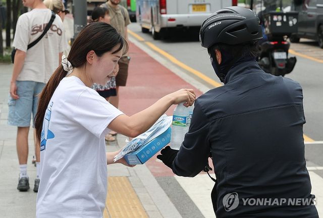 '폭염 속 안전운행 하세요'