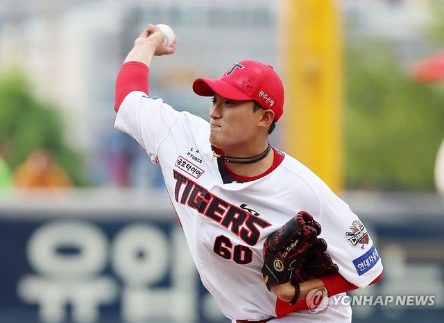 투구하는 김도현