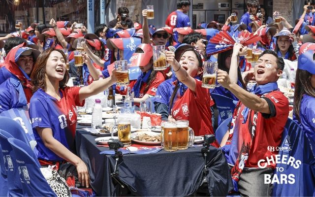 월드컵 공식 스폰서 카스가 전개하는 '치어스 투 바' 캠페인