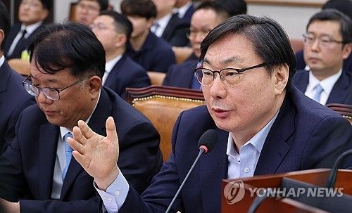 질의 답하는 이화영 전 부지사