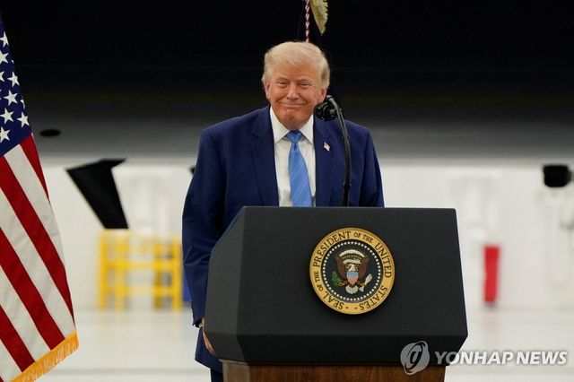 연설하는 트럼프