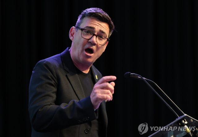 당선 소감 밝히는 버넘 시장
