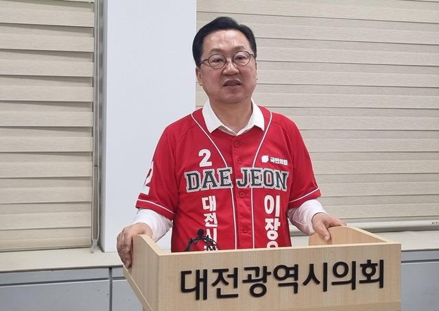기자회견하는 이장우 후보 