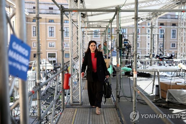 교황청 홍보 책임자 임명된 몬세라트 알바라도