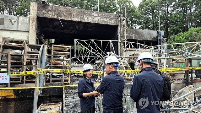 김영훈 고용노동부 장관, 대전 한화에어로 폭발사고 현장 방문