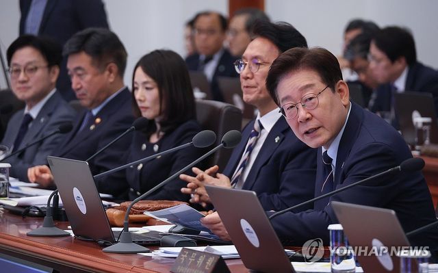 국무회의 발언하는 이재명 대통령