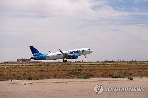 시리아 다마스쿠스 공항에서 이륙하는 항공기