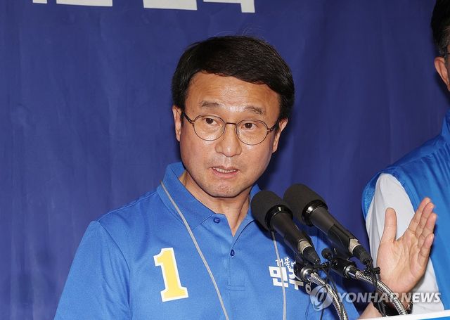 기자회견하는 한병도