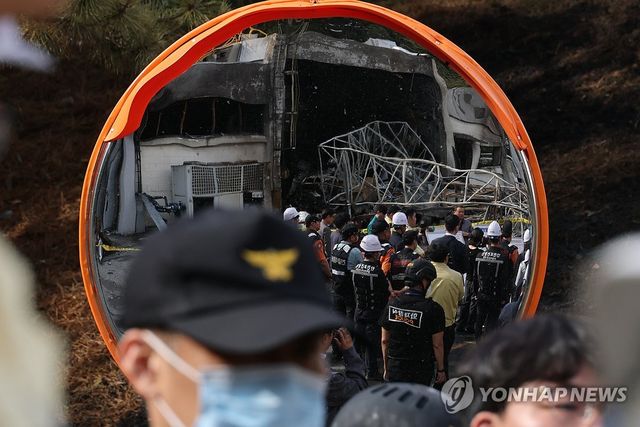 사고 수습 한창인 한화에어로 폭발사고 현장