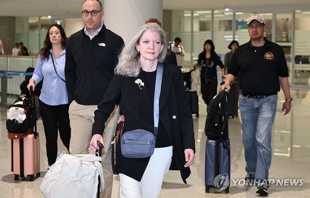 앨리슨 후커 미국 국무차관 입국