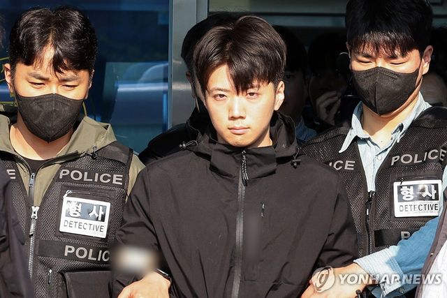 포토라인 선 '여고생 흉기 살인' 장윤기