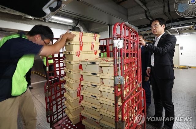 김민재 행안부 차관, 관외 사전투표지 우편이송 현장점검