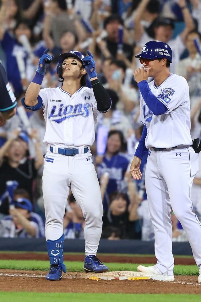 8회 2사 후 결승타를 때린 김성윤