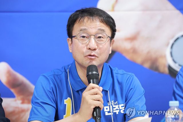 발언하는 한병도 공동상임선대위원장