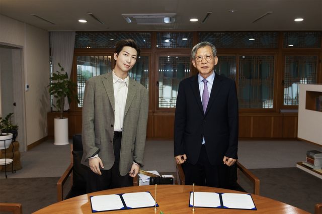 국립중앙박물관 글로벌 홍보대사에 BTS RM