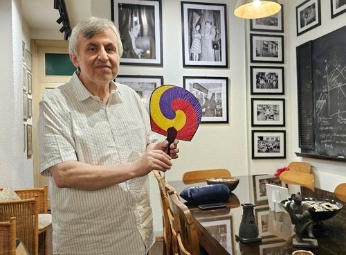 '형제의 나라' 전쟁 기억 수집하는 사진관