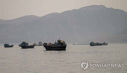 지난 19일 오만 무산담에서 바라본 호르무즈해협의 모습