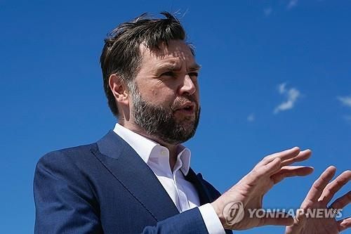 스위스로 떠나는 밴스 미 부통령