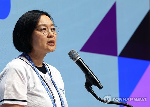 인사말하는 한성숙 장관